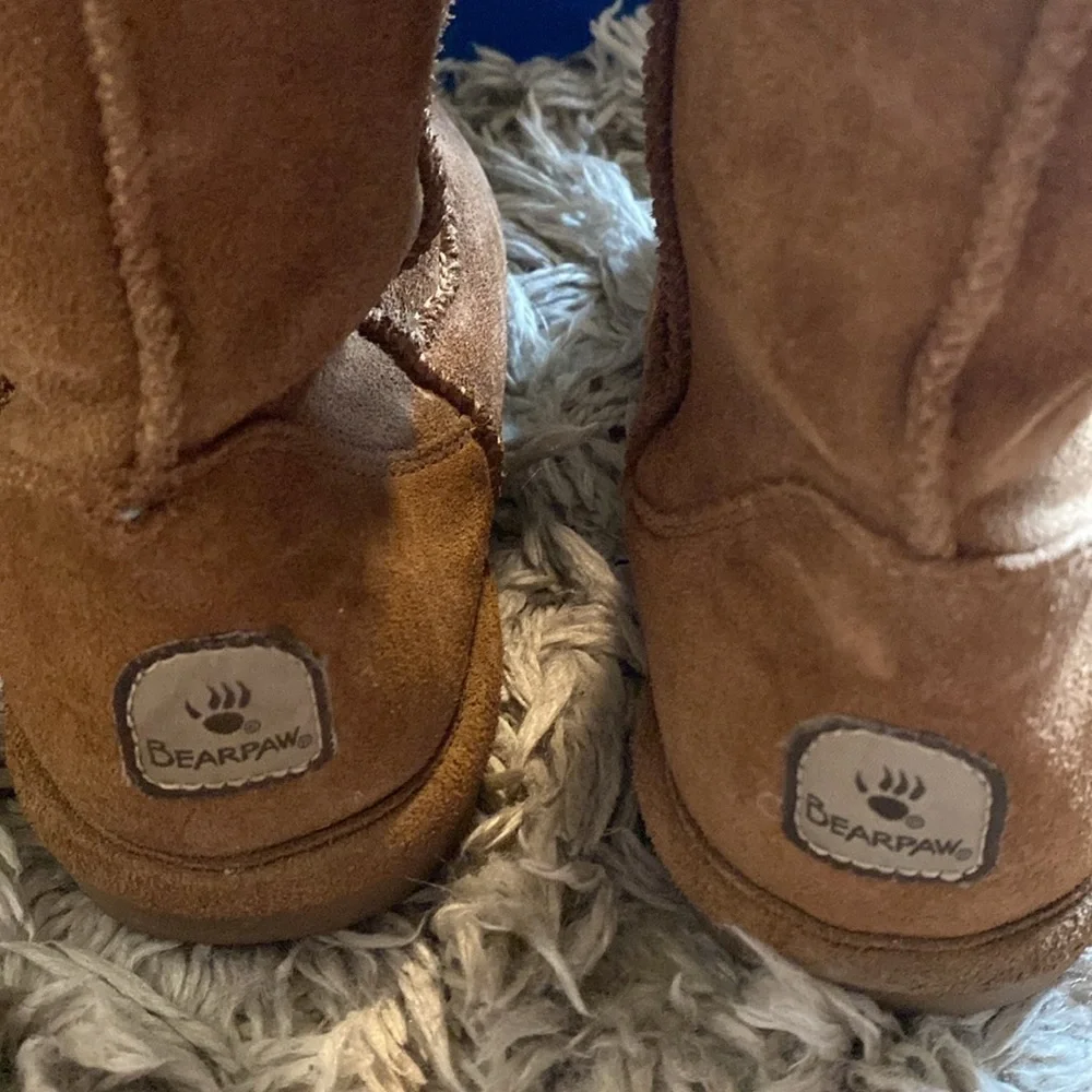 Bearpaw Emma short cozy warm boots size 8